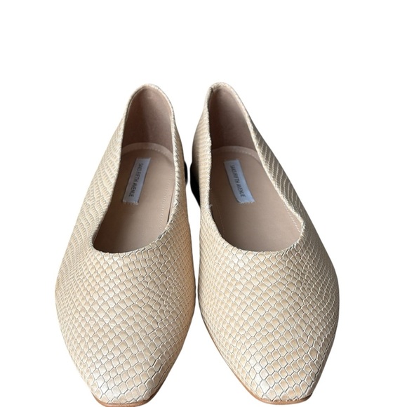 Saks Fifth Avenue Snakeskin Embossed Leather Flats Beige Shoes Size 8.5 - Picture 4 of 11
